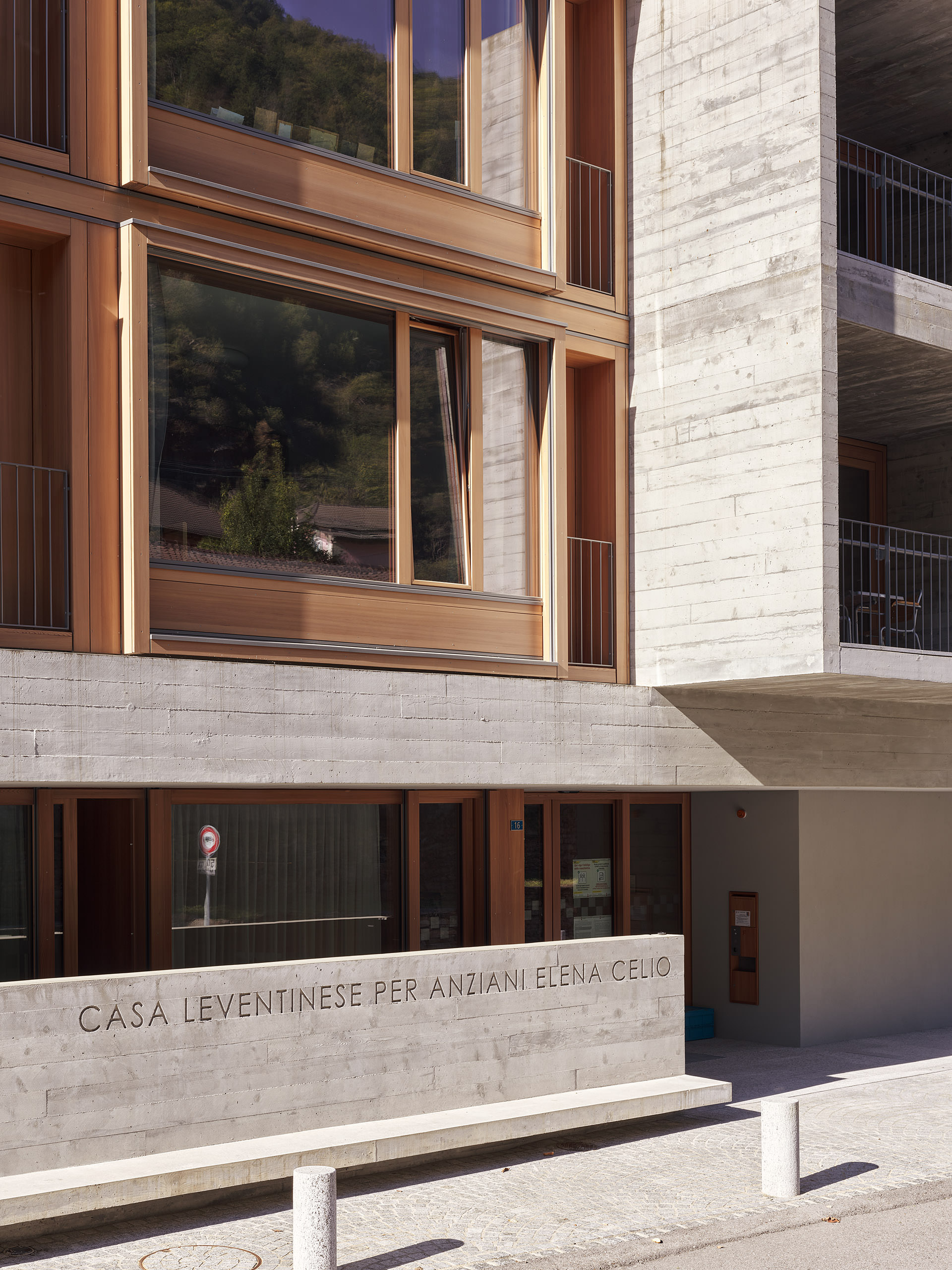 Ahp0053 CANZ AIQ4 002561 C